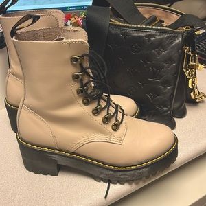 Dr. Martens Leona platform ankle boots size 7/38 EU